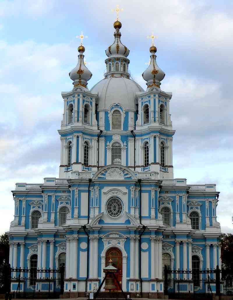 スモーリヌイ聖堂 サンクトペテルブルク